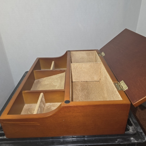 Wooden valet tray with dividers and velvet lining - Picture 5 of 8
